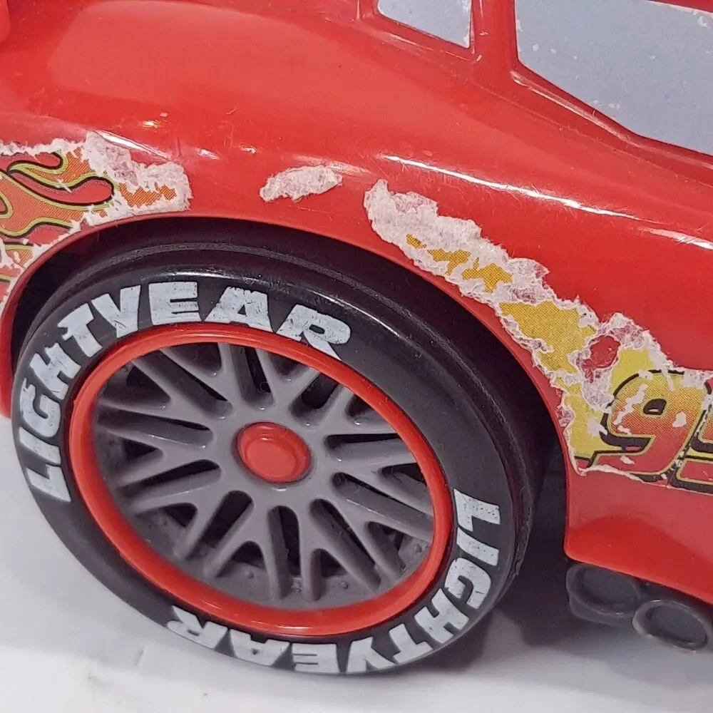 Fisher-Price Disney Pixar Cars 2 Shake 'n Go! World Grand Prix Lightning McQueen